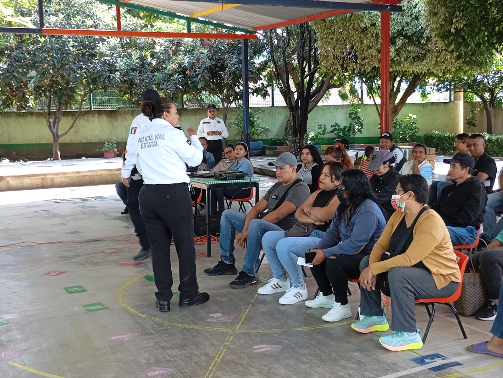 Forma Policía Vial Estatal Guardianes de la Seguridad Vial en Nazareno Etla