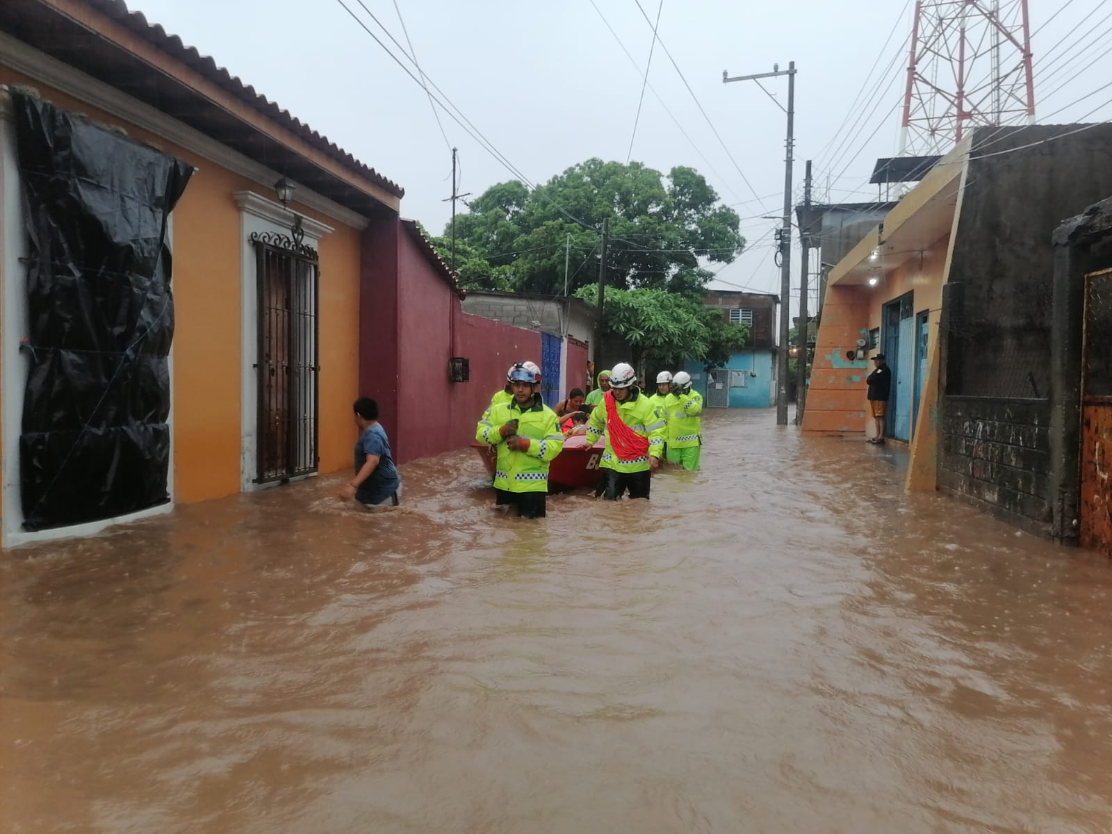 HCBO evacua a la población de Juchitán de Zaragoza
