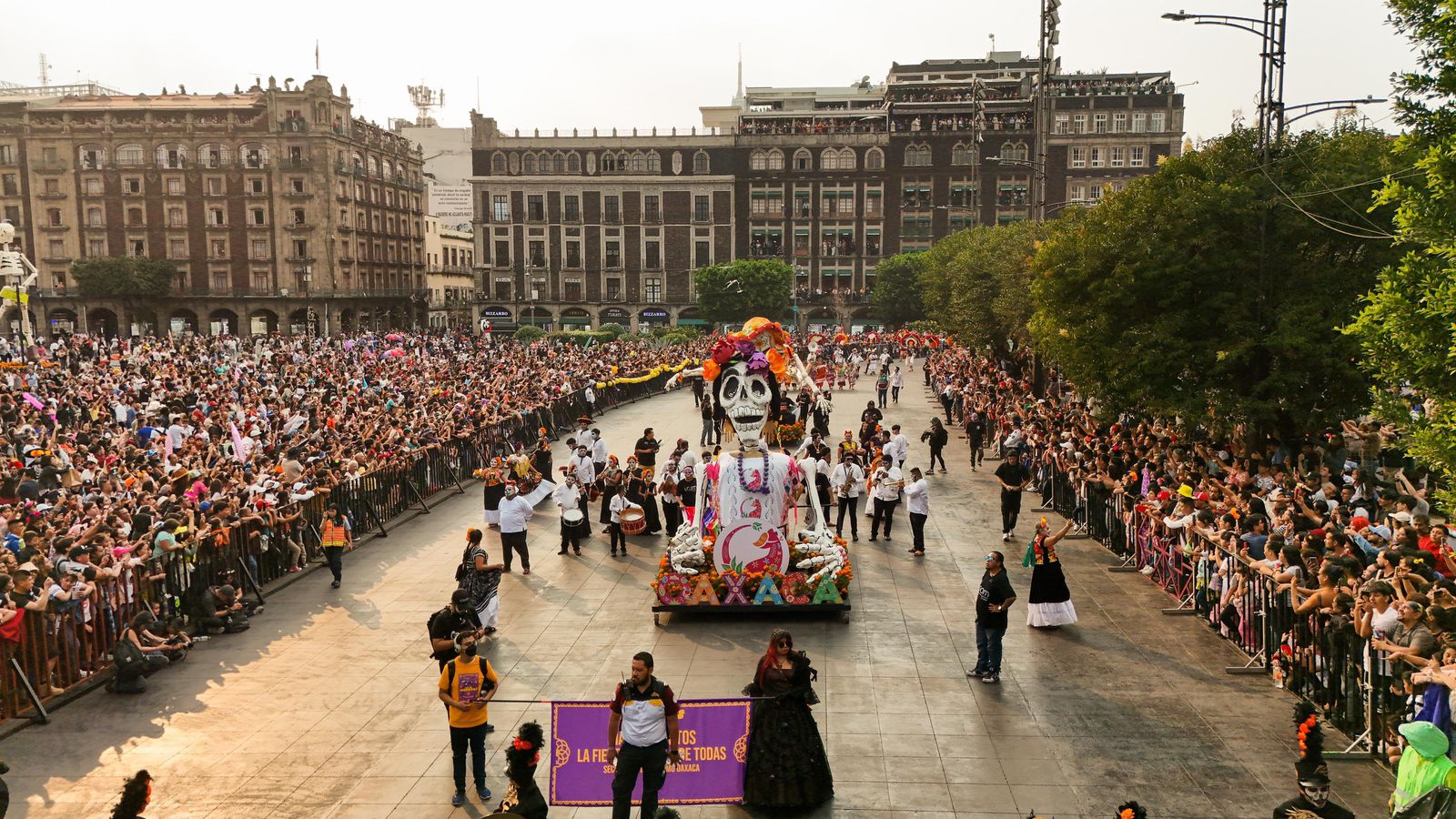 Deslumbra Oaxaca en Desfile del Día de Muertos en la CDMX