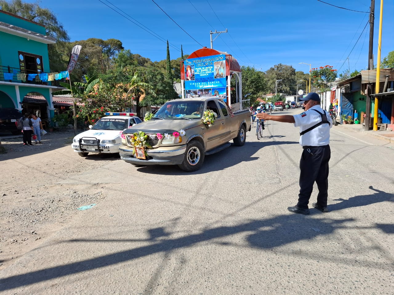 Policía Vial Estatal cuida el paso de personas peregrinas en la Ruta de la Fe