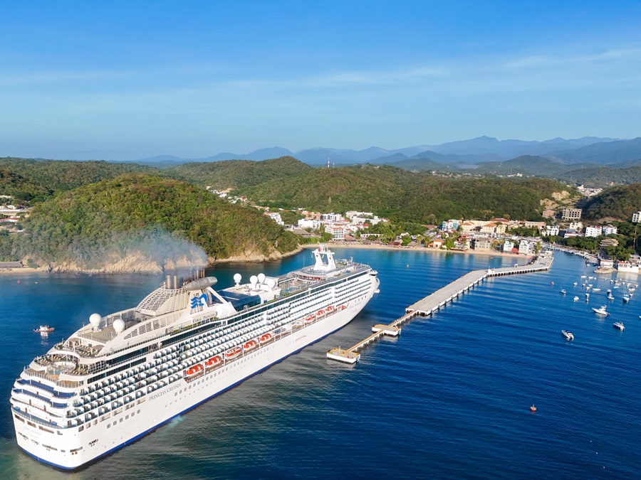 Derrama económica de cruceros en Huatulco llega a 49.6 millones en 2024