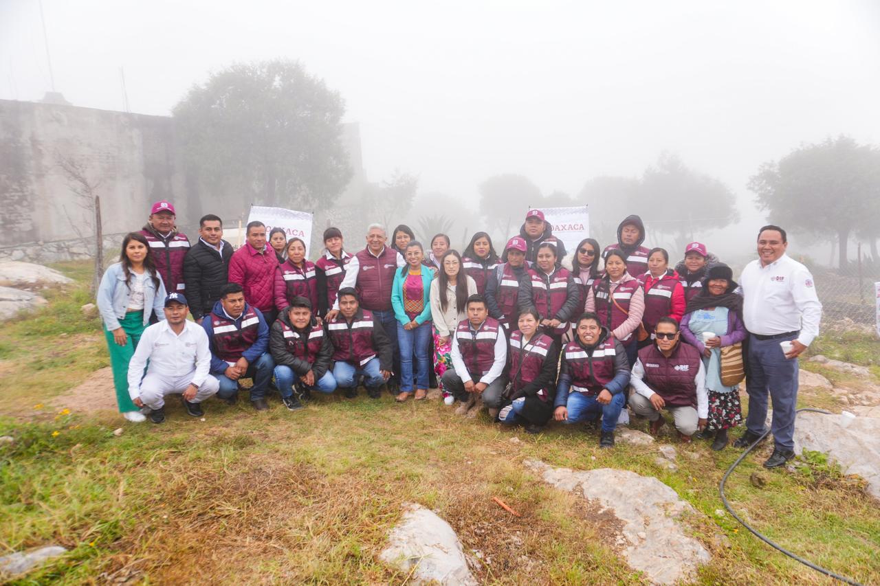 DIF Oaxaca y Sefader entregan dos huertos escolares pedagógicos en Santa María Apazco, Nochixtlán