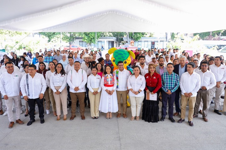 Arranca DIF Oaxaca la tercera edición de la colecta Abrigando Corazones 2024