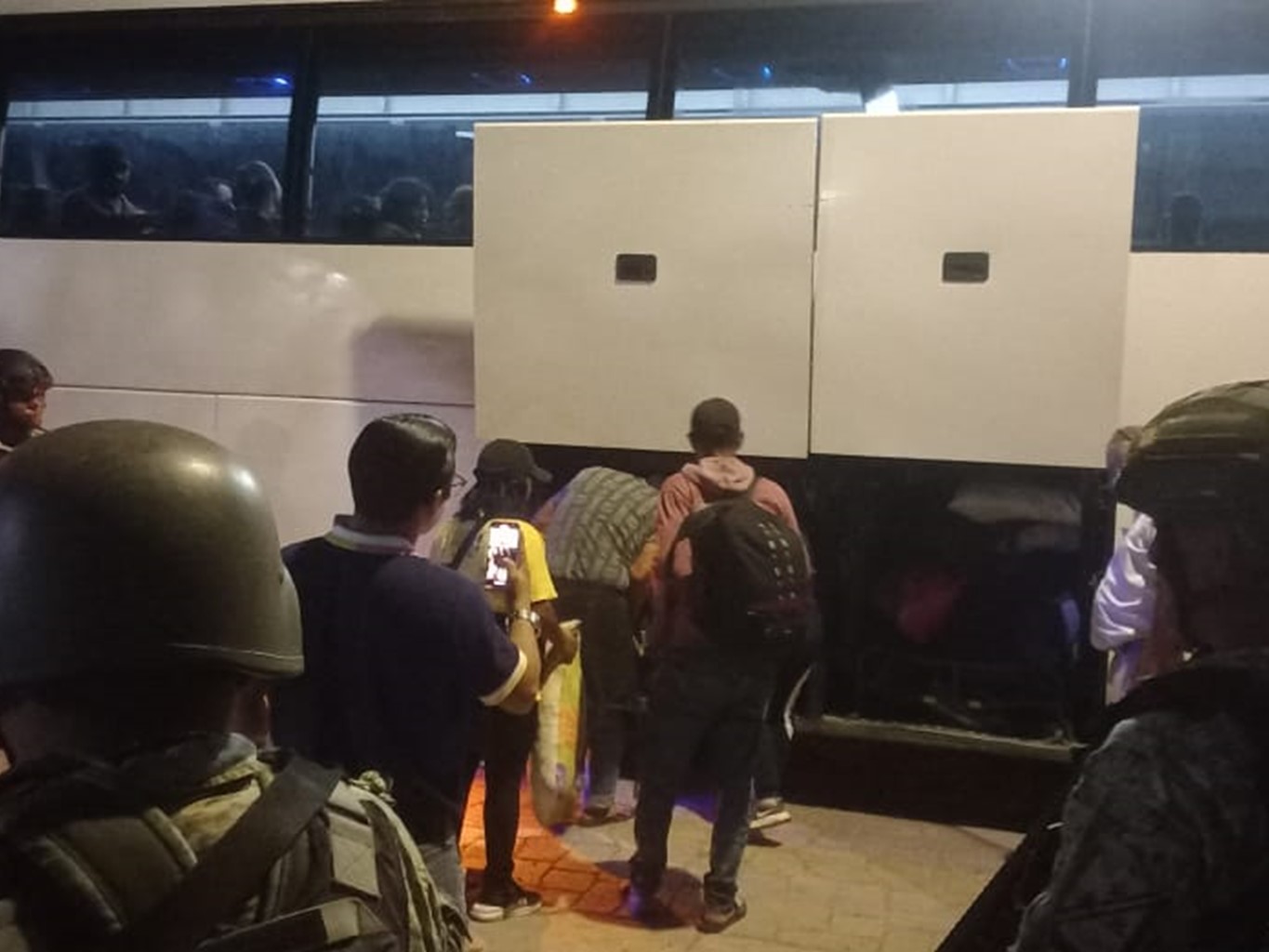 Rescata SSPC a 67 personas en situación migratoria irregular en Juchitán