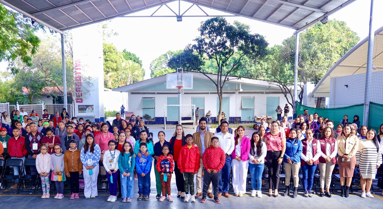 Entrega DIF Oaxaca 900 lentes graduados a la niñez oaxaqueña