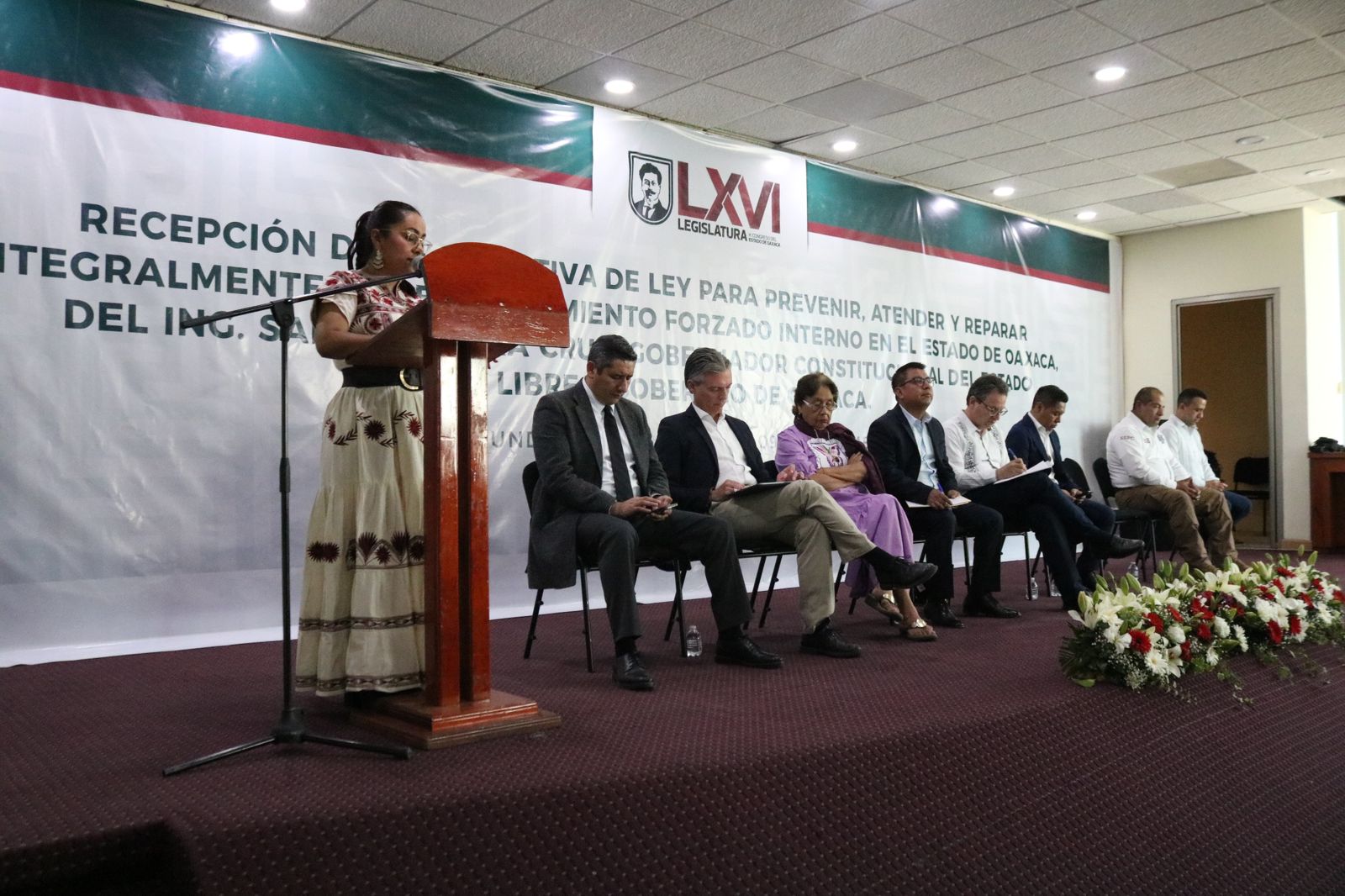 Entregan iniciativa de Ley para atender el desplazamiento forzado interno en Oaxaca