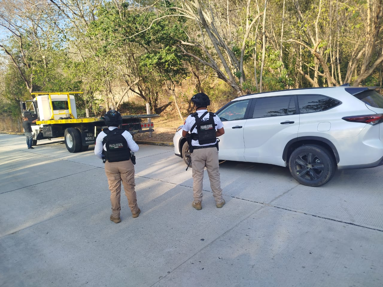 Recupera Policía Turística camioneta reportada como robada en el Istmo