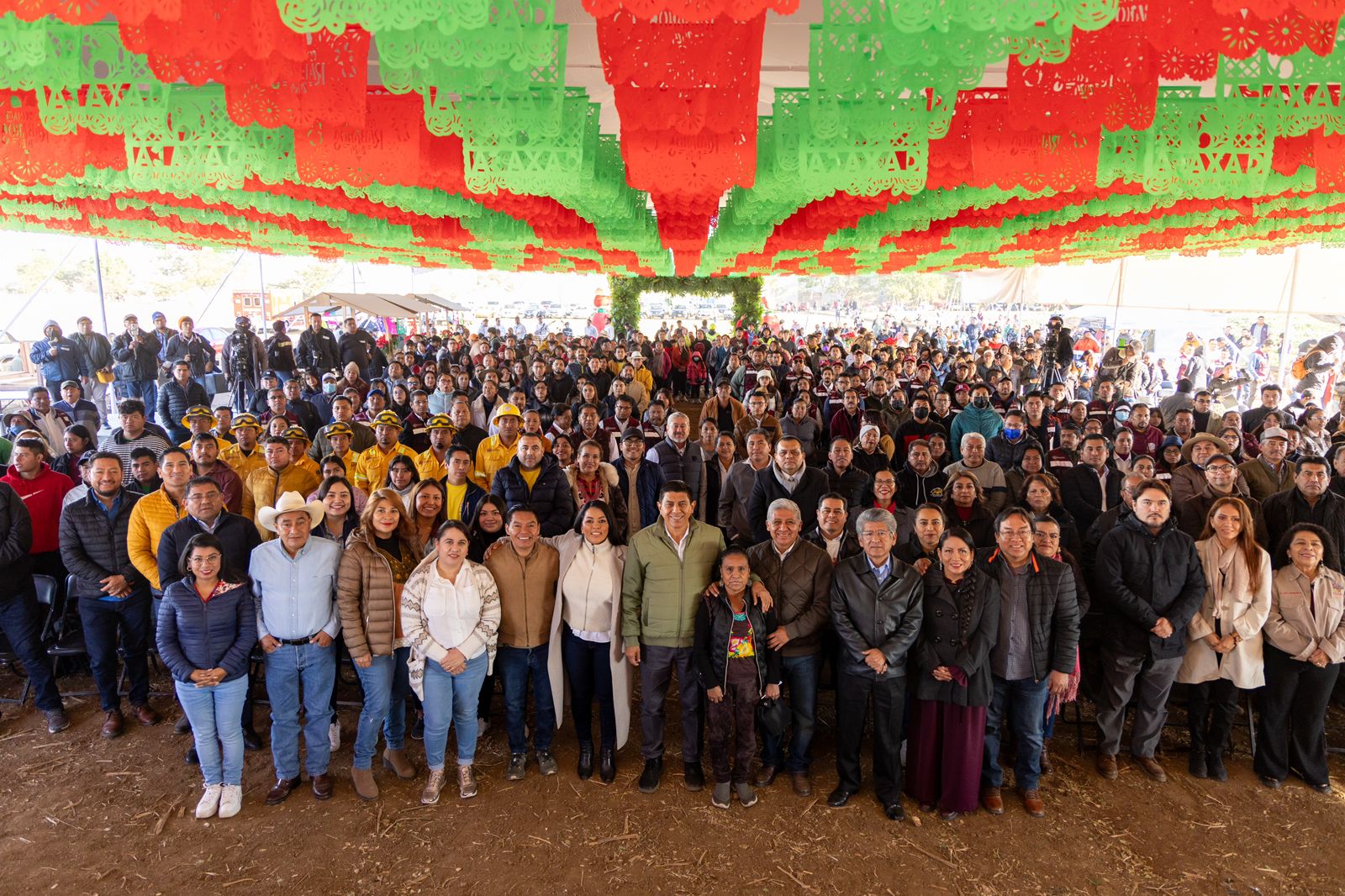 Reconoce Gobernador Salomón Jara fortaleza de la tradición de la Noche de Rábanos, cosechan más 14 toneladas del tubérculo