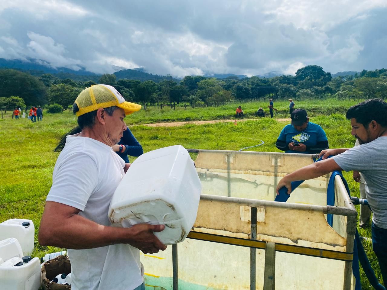 Rocían territorio forestal de Estanzuela Grande para el combate de plagas