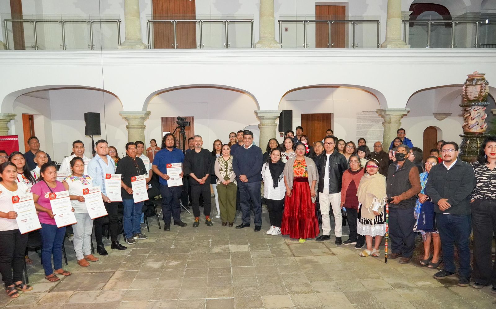 Premian a personas artesanas ganadoras del XIX Concurso Estatal de Nacimientos 2024