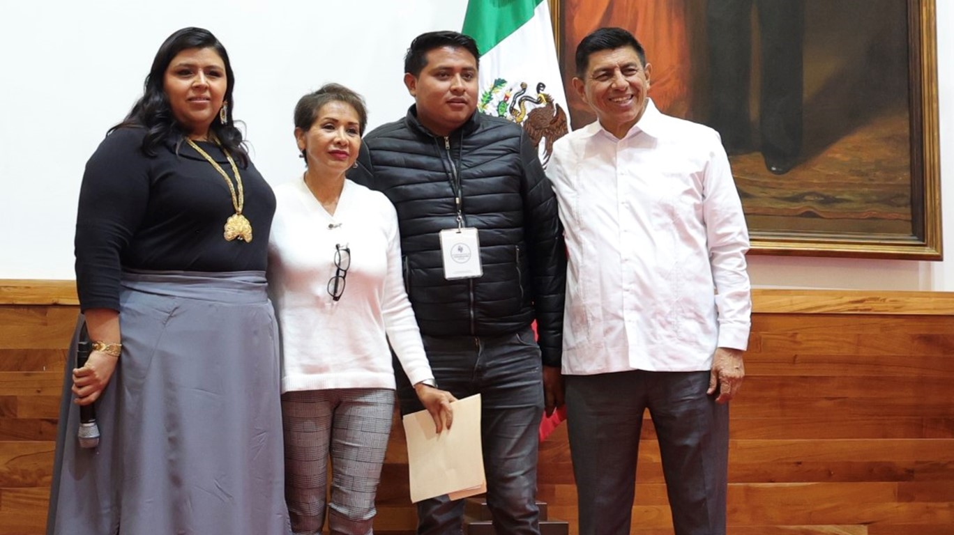 Oaxaca a la vanguardia, brinda seguridad social a periodistas y voceadores