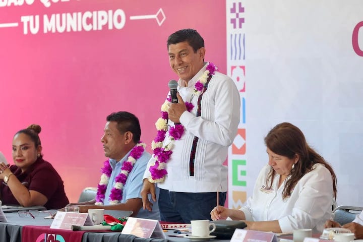 Da Salomón Jara respuesta a necesidades de San Bartolomé Loxicha