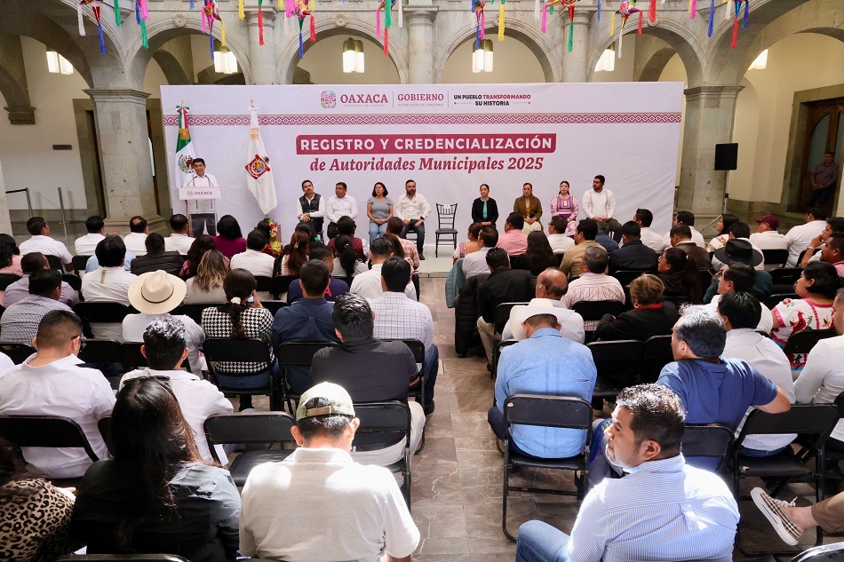 Entrega Gobierno del Estado acreditaciones a autoridades municipales, en proceso ágil y transparente