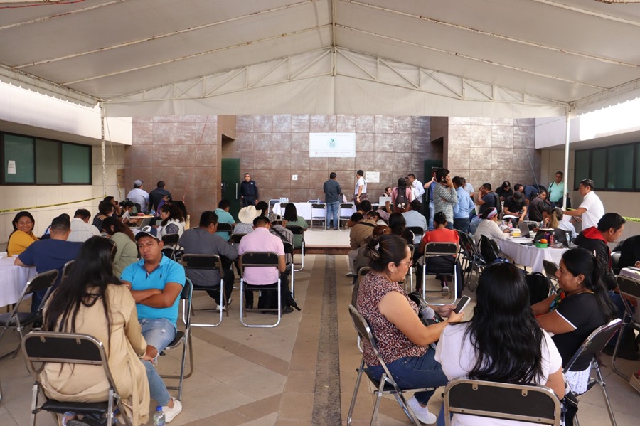 Otorga Sefin cheques a autoridades municipales que aún no han notificado cuentas bancarias