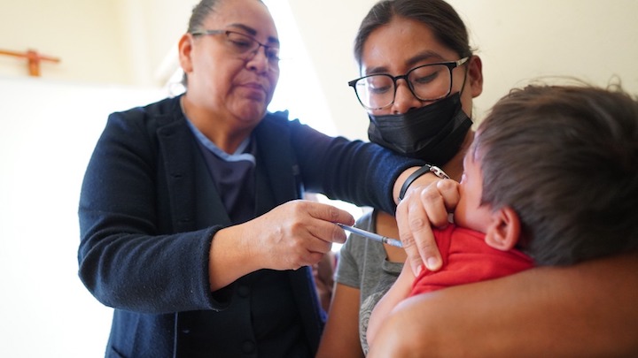 Invita Jurisdicción Sanitaria del Istmo a vacunarse contra la influenza y COVID-19