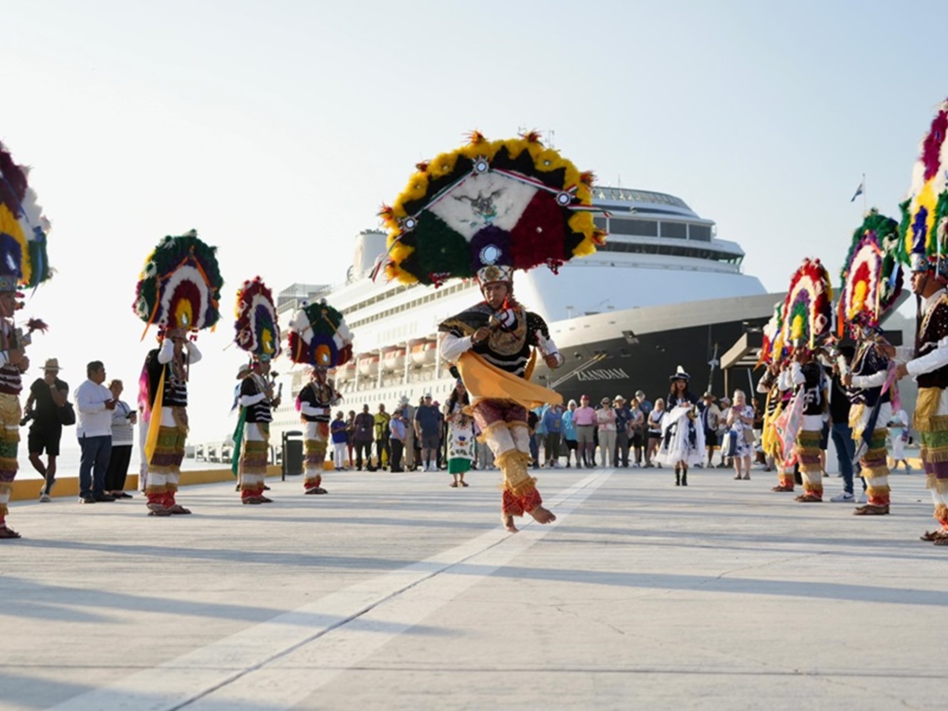 Llega primer crucero del 2025 a Huatulco