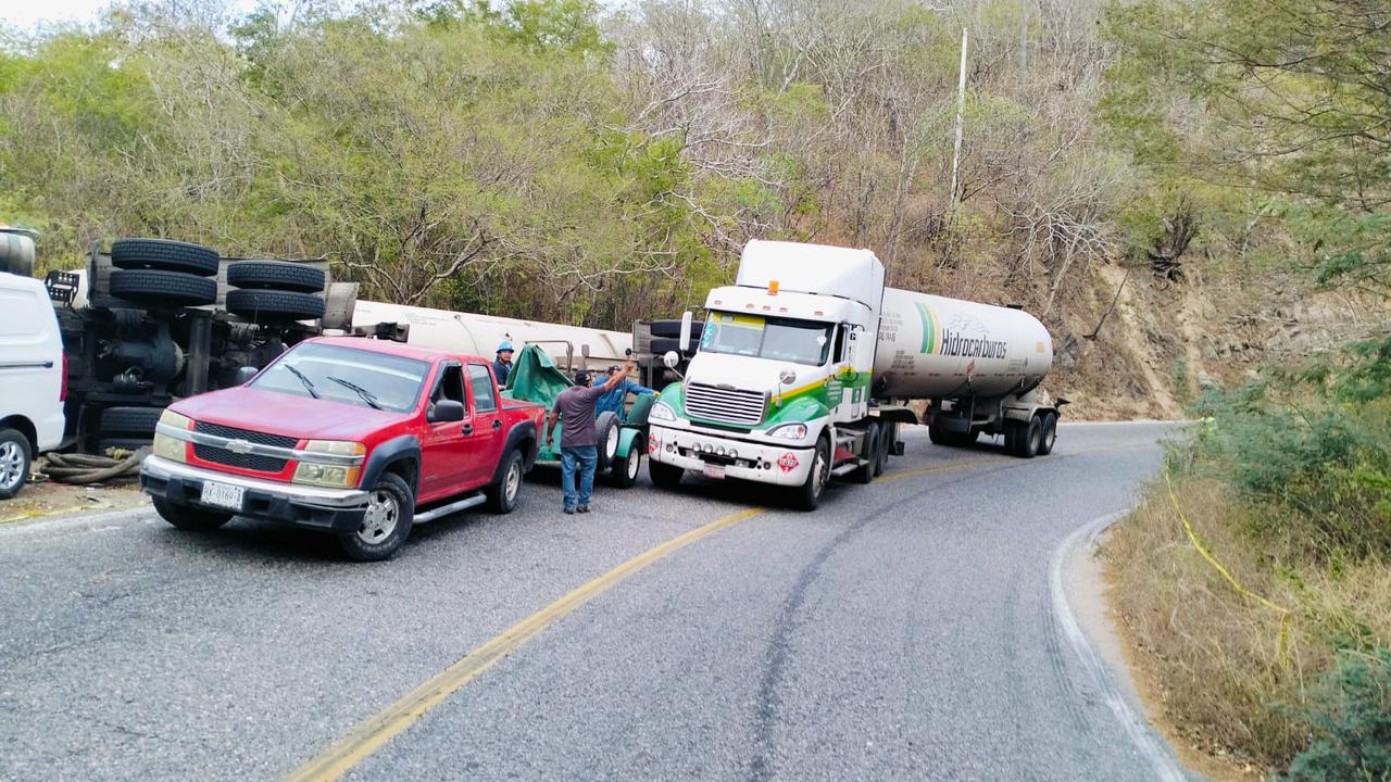 Realizó HCBO labores de prevención contra incendio por volcadura de pipa en la Costa