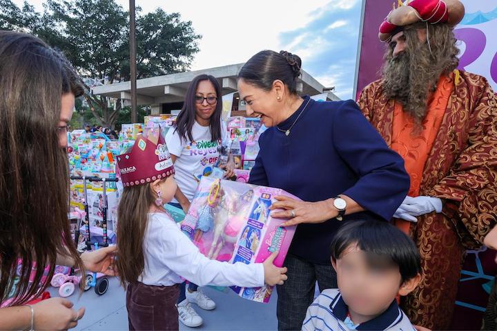 Miles de niñas, niños y adolescentes celebran la ilusión de los Reyes Magos en el Parque Primavera