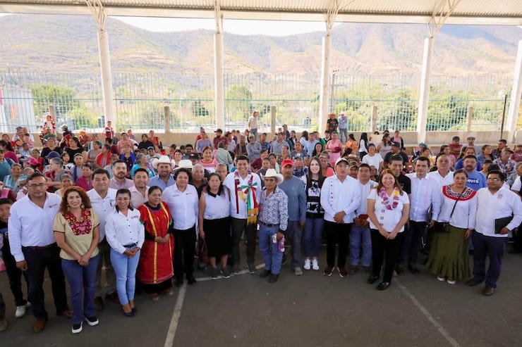 Refrenda Salomón Jara compromiso para el desarrollo de San Andrés Zabache