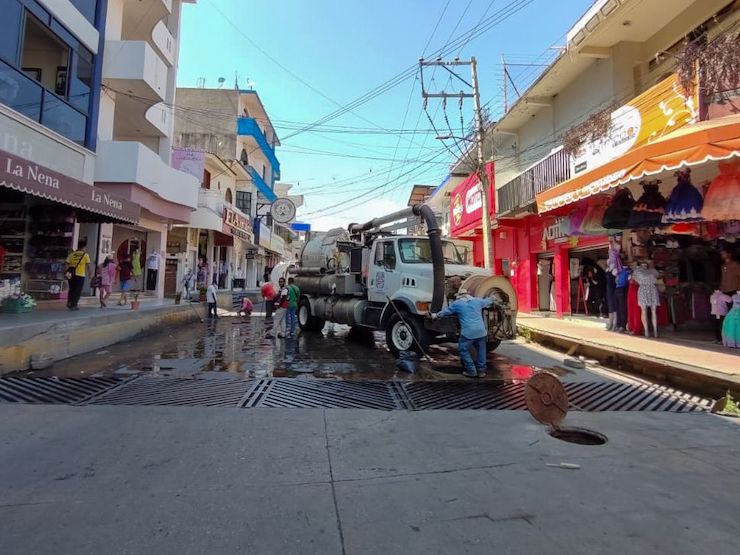 Atiende Ceabien drenaje sanitario en Santiago Pinotepa Nacional