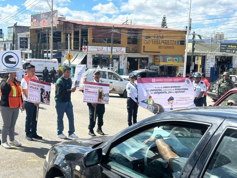 Fortalece Policía Vial Estatal educación y concientización en escuelas de Villa de Etla