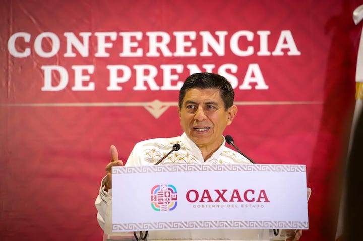 Avanza mejoramiento de caminos Gobierno de Oaxaca atiende 92.2 kilómetros con recursos estatales