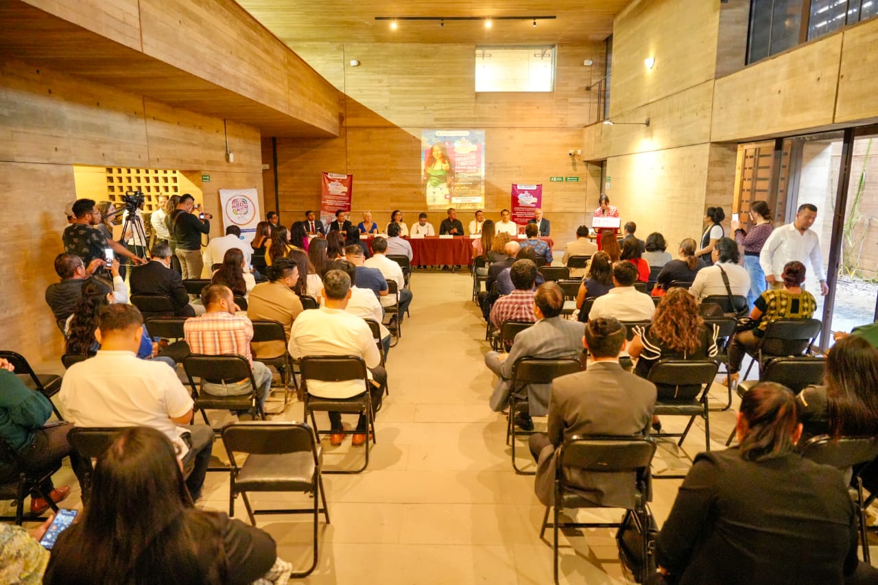 Aportan juristas su visión para reforma a la Constitución de Oaxaca