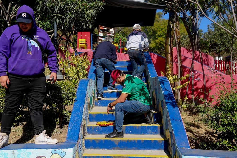 Realiza Secretaría de Administración labores de embellecimiento en espacios públicos