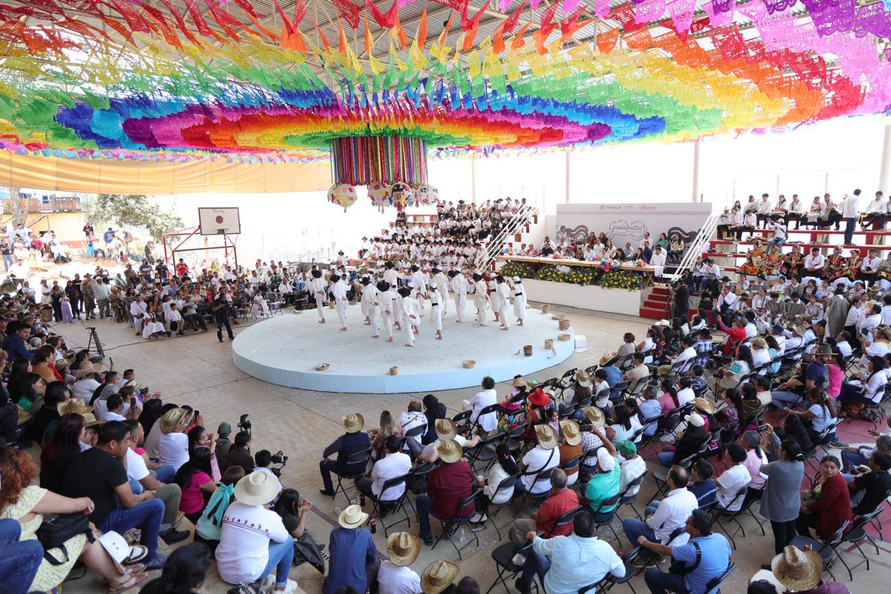 Pueblos de Oaxaca se hermanan en la Guelaguetza Serrana 2025