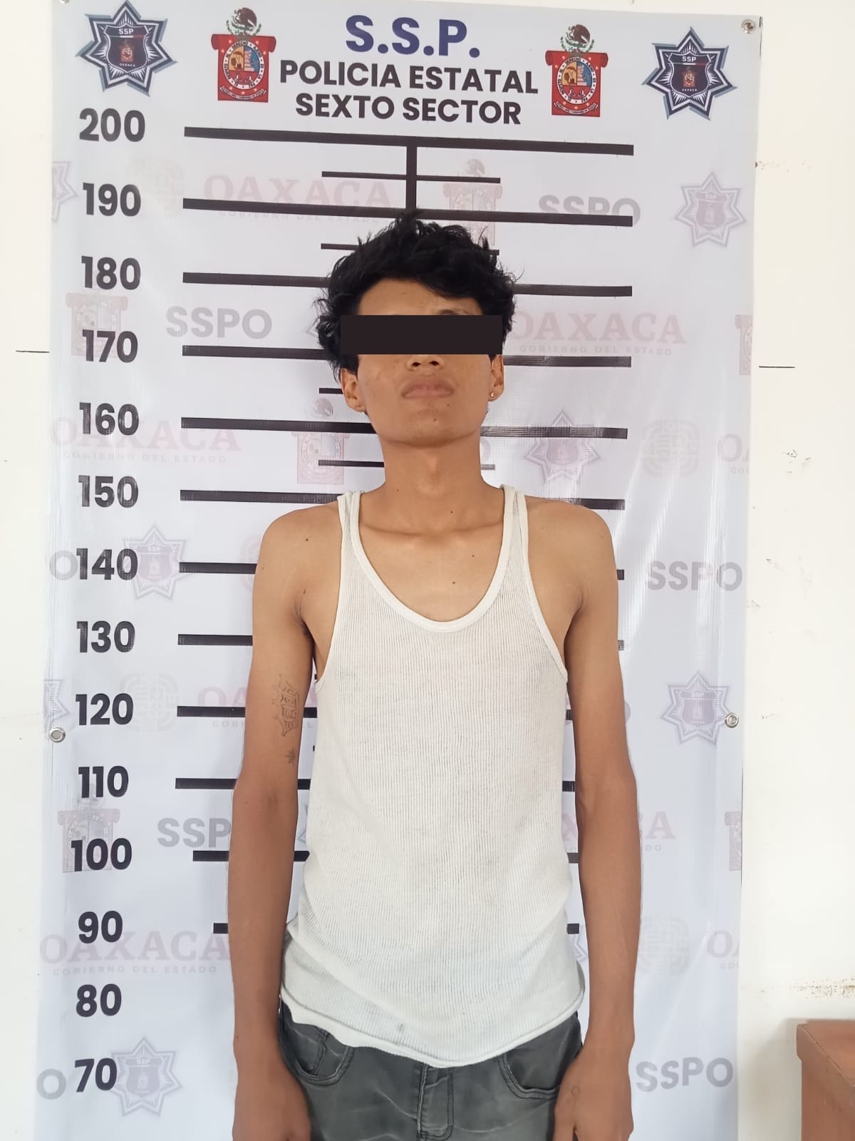 Fuerzas de seguridad coordinadas detienen a masculino en posesión de presuntas drogas