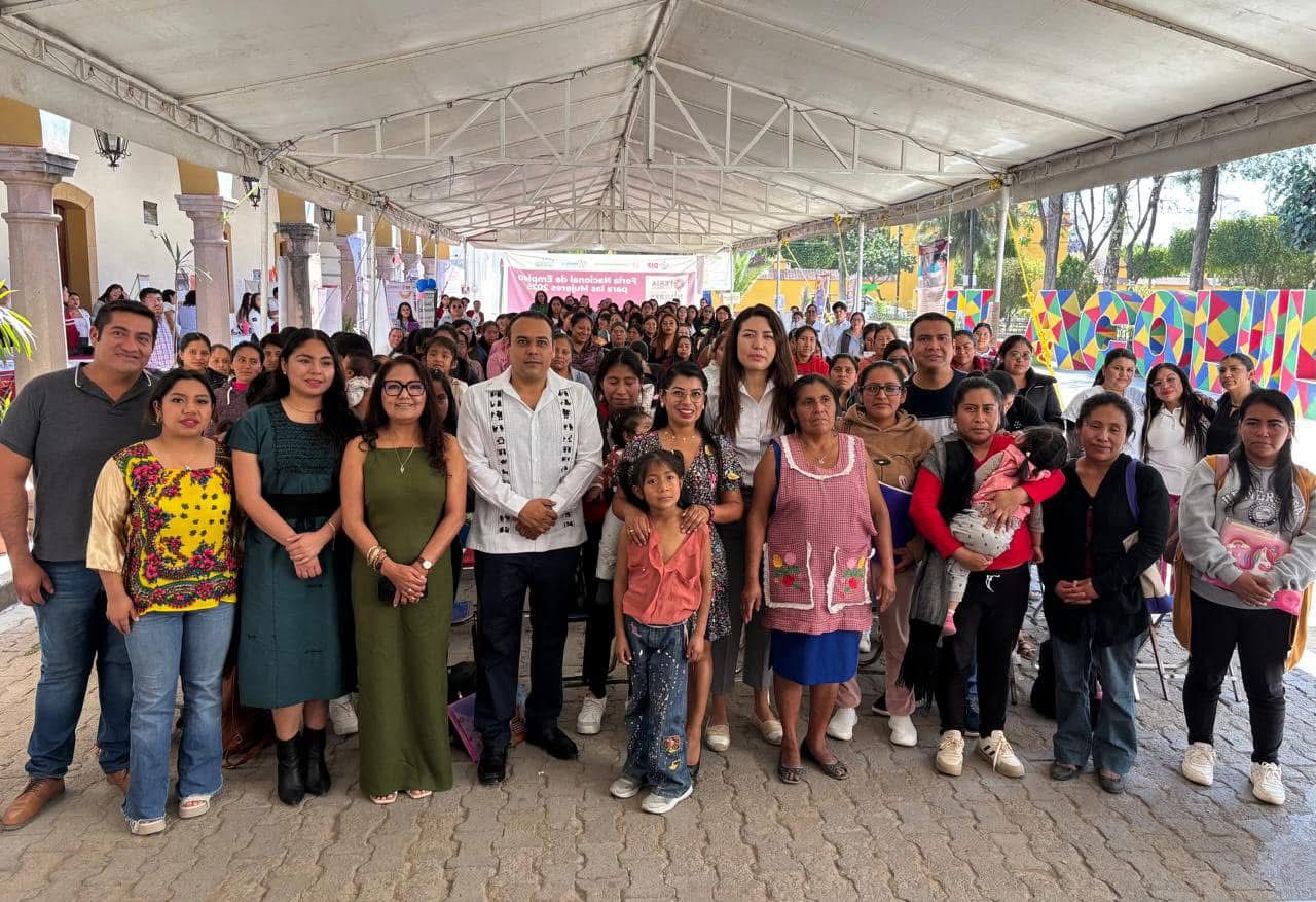 Realizan en Tlacolula de Matamoros Feria Nacional de Empleo para las Mujeres 2025