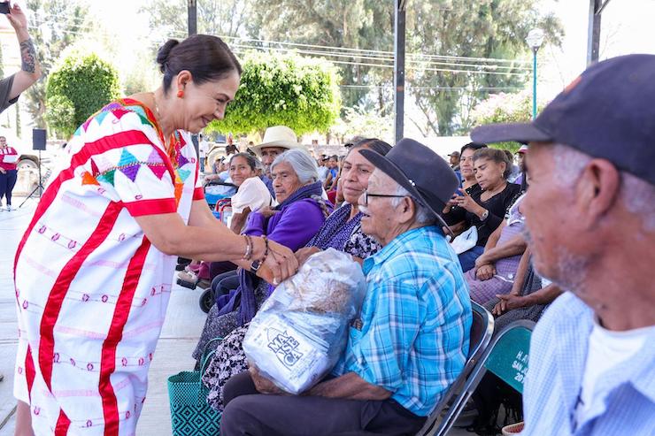Familias de Valles Centrales y Sierra de Flores Magón reciben cuidados del DIF Oaxaca