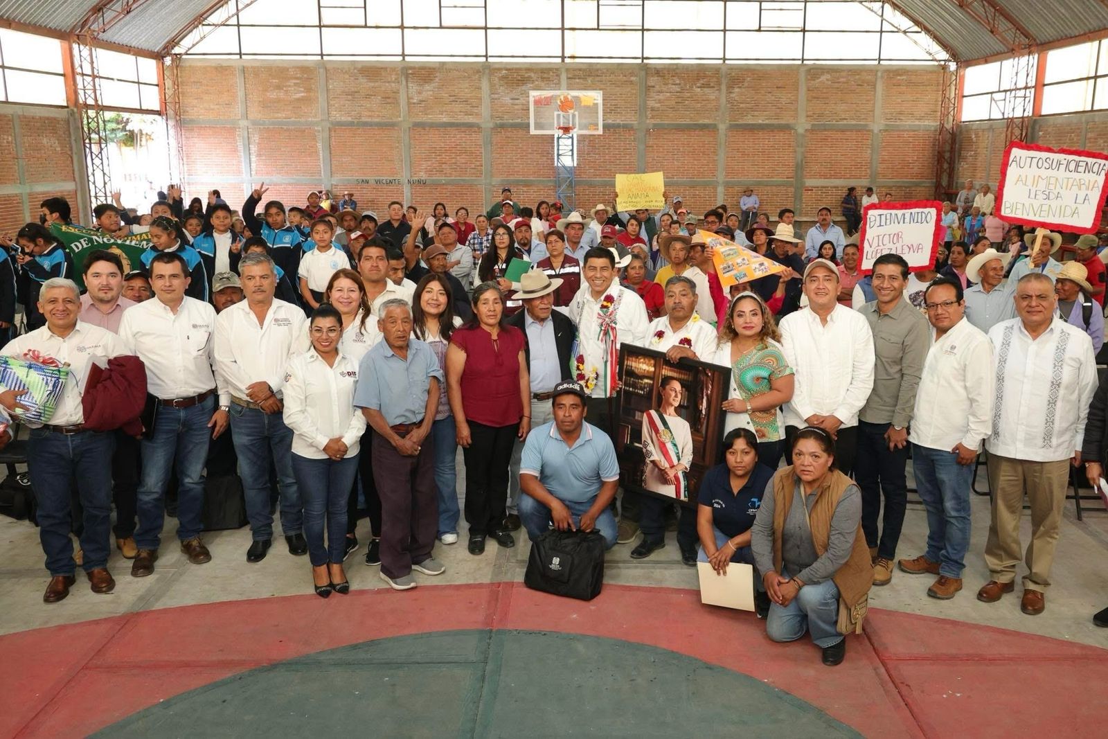 Favorece Salomón Jara con apoyos y programas a San Vicente Nuñú