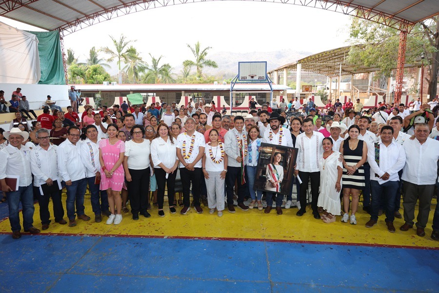 Anuncia Gobernador de Oaxaca inversión histórica en educación para Santa María Colotepec