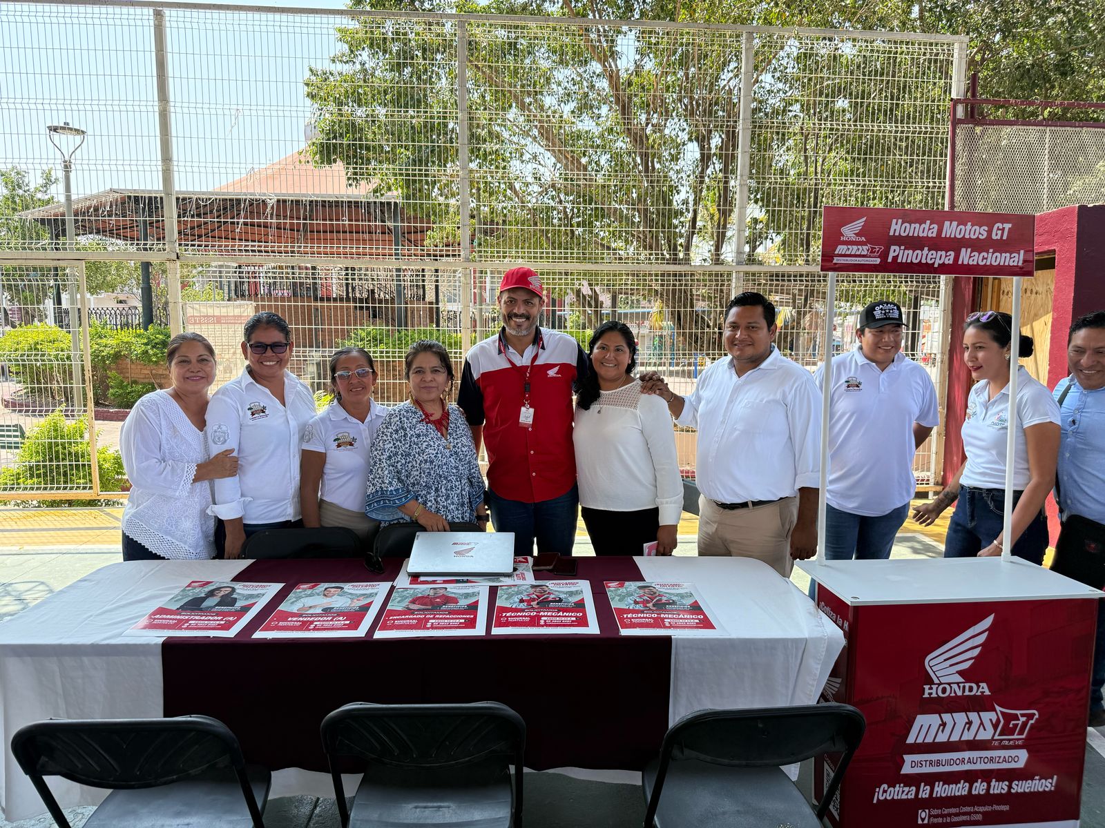 Realizan Feria Primavera Laboral en San Pedro Pochutla