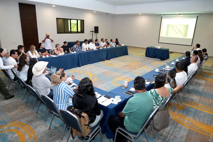 Trabaja Sectur Oaxaca con cámaras y asociaciones para impulsar el desarrollo de Huatulco