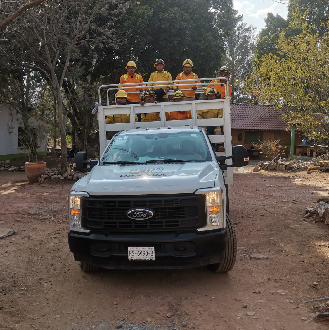 Atiende Coesfo incendio forestal en las sierras de Juárez y Sur