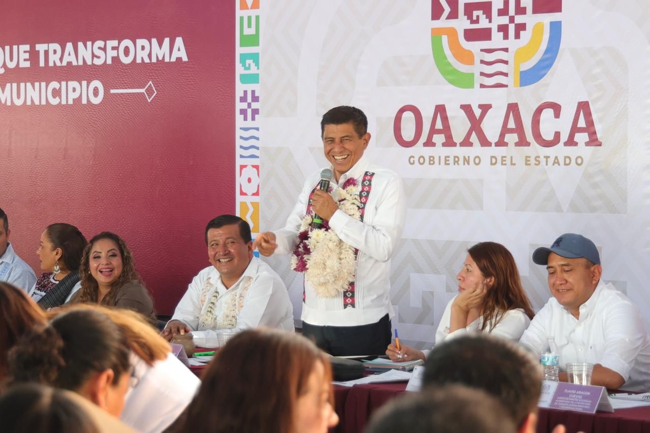 Aprueba Salomón Jara construcción de carretera que conectará cinco municipios, de Zimatlán a Ocotlán