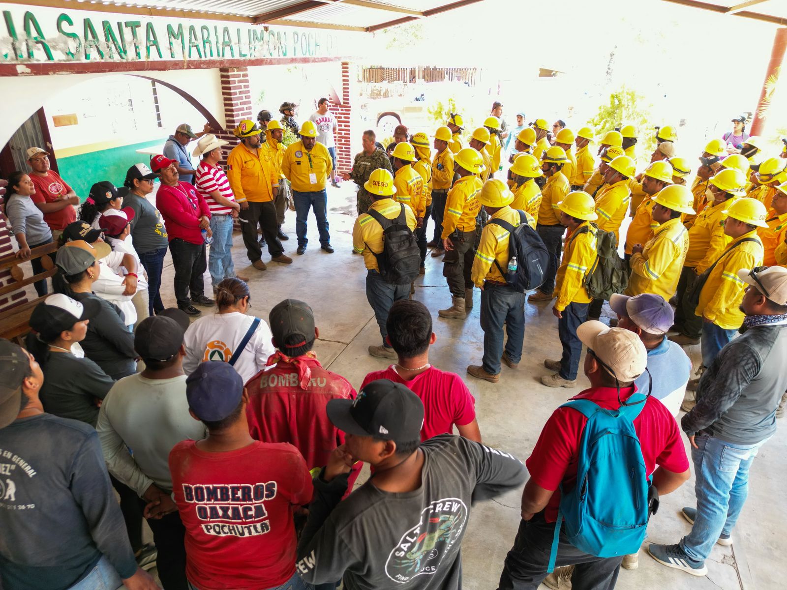 Refuerza Coesfo acciones de combate en el incendio de San Pedro Pochutla