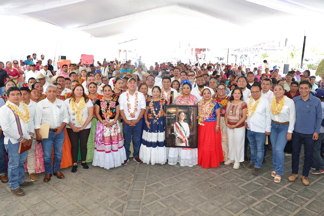 Invierte Salomón Jara en las instalaciones de agua y drenaje de Santo Domingo Tehuantepec