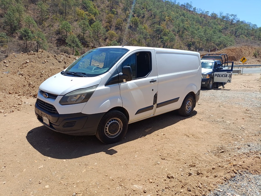Recupera Policía Estatal camioneta robada en San Pablo Coatlán