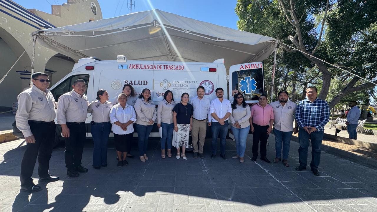 Entrega SSO ambulancia equipada a Ejutla de Crespo