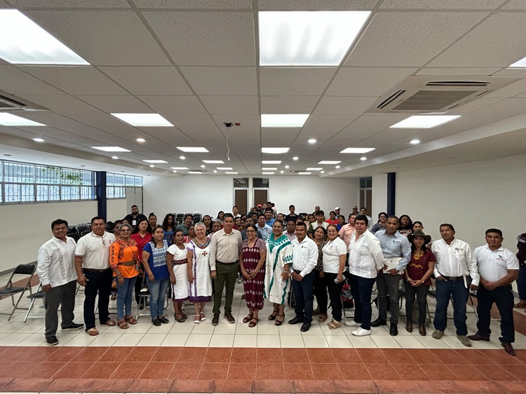 Acerca IEEA programa Alfabetización para el Bienestar a la Costa oaxaqueña
