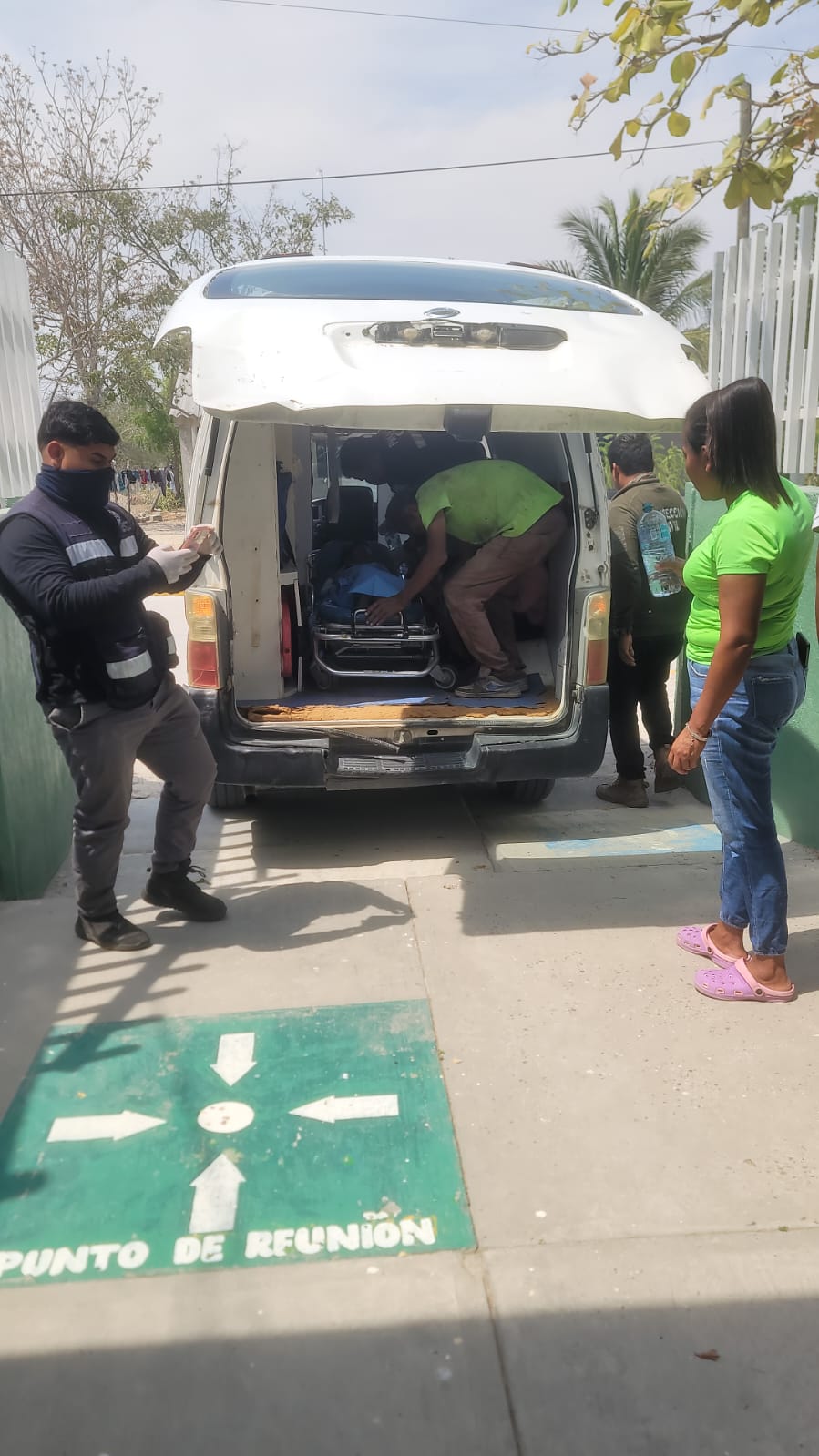 Brinda Protección Civil atención a menor atacado por cocodrilo en Pinotepa Nacional