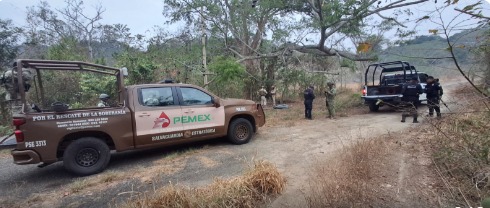 Policía Estatal y Defensa aseguran toma clandestina de hidrocarburos en San Juan Guichicovi