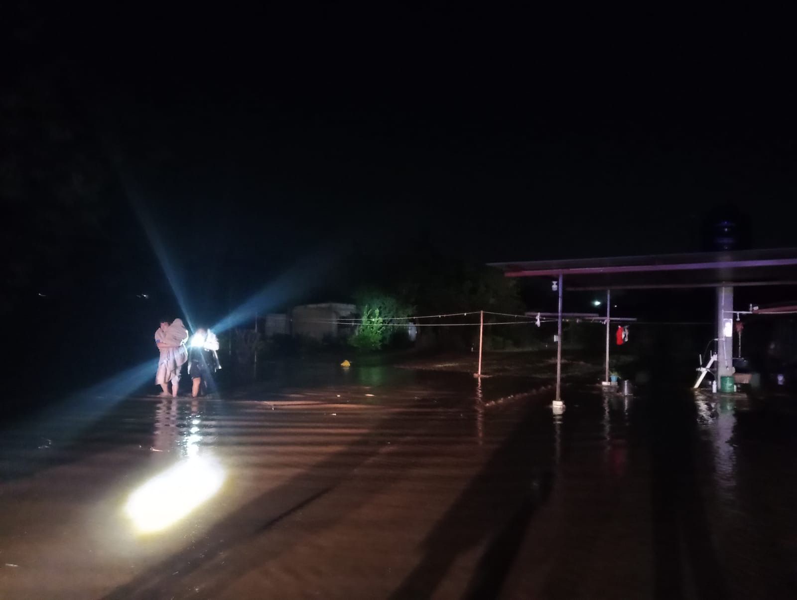 Informa Protección Civil desbordamiento de río en San Dionisio Ocotlán