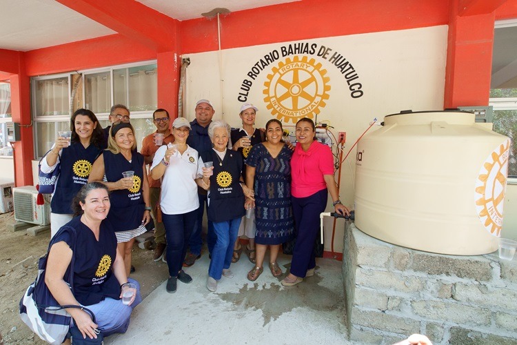 Entregan Cobao y Club Rotary sistema de purificación de agua en beneficio de 720 estudiantes