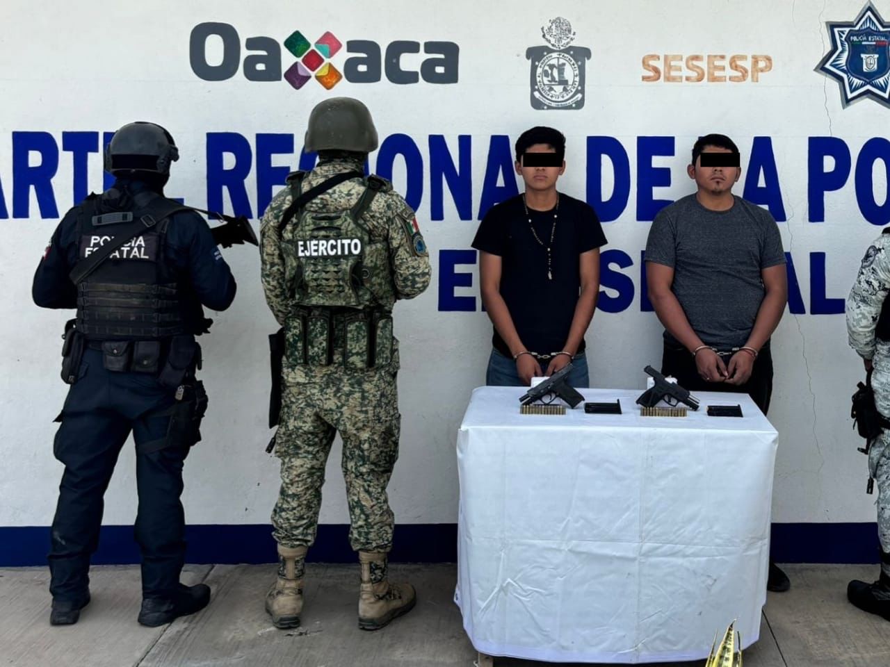 En operativo “Juchitán Seguro” Policía Estatal detiene a dos hombres y asegura armas