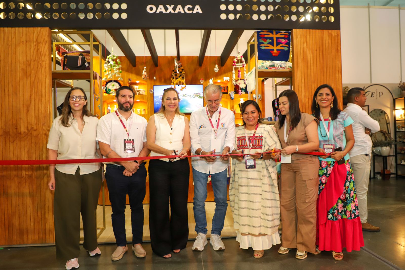 Fortalece Sedeco vinculación internacional en Gran Feria Artesanal del Caribe AMA 2025