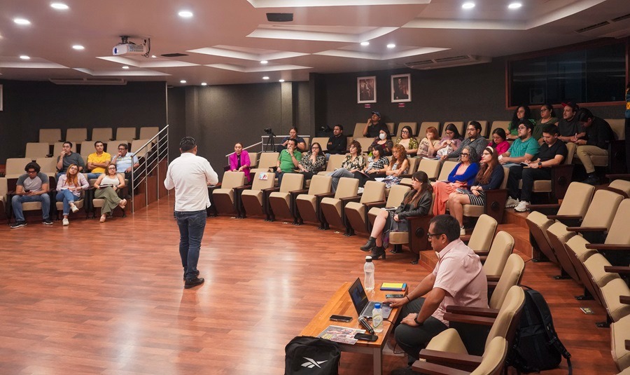 Recibe Coordinación de Comunicación Social taller de concientización sobre las lenguas originarias